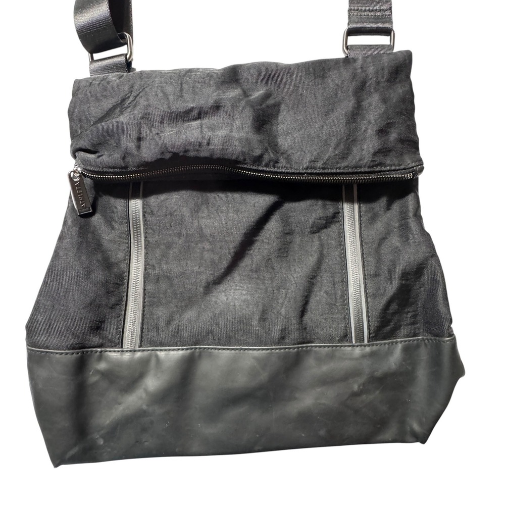 Athleta Messenger Bag Women OS Black Nylon Crossbody Utility Gorpcore Sporty